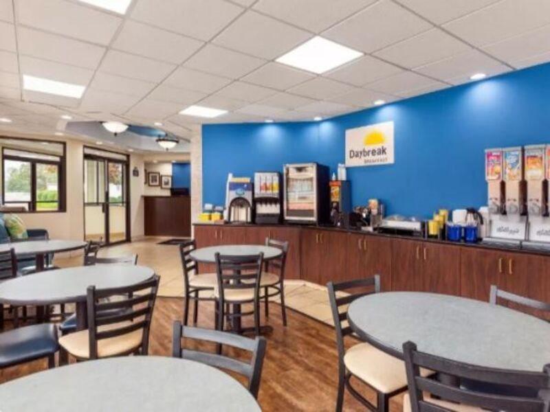Days Inn By Wyndham Weldon Roanoke Rapids Buitenkant foto