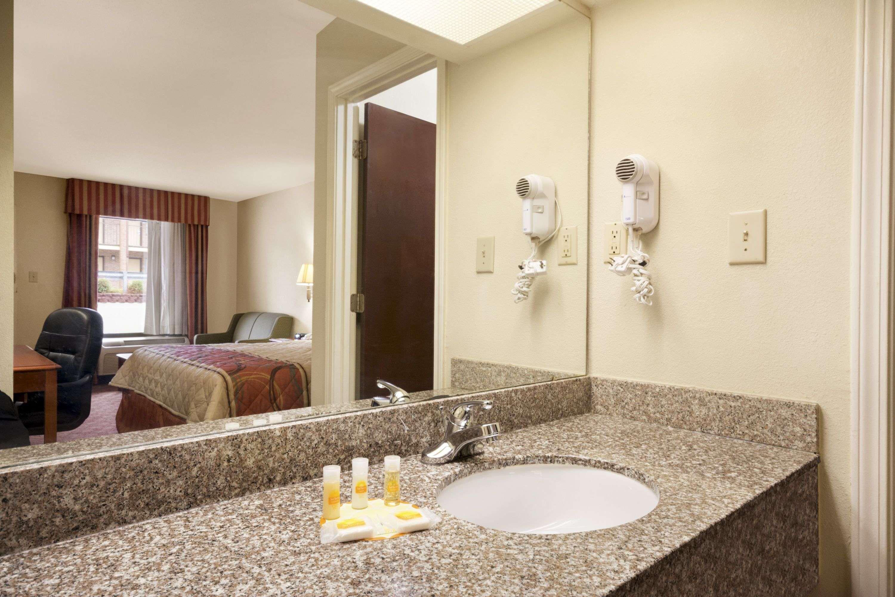 Days Inn By Wyndham Weldon Roanoke Rapids Buitenkant foto
