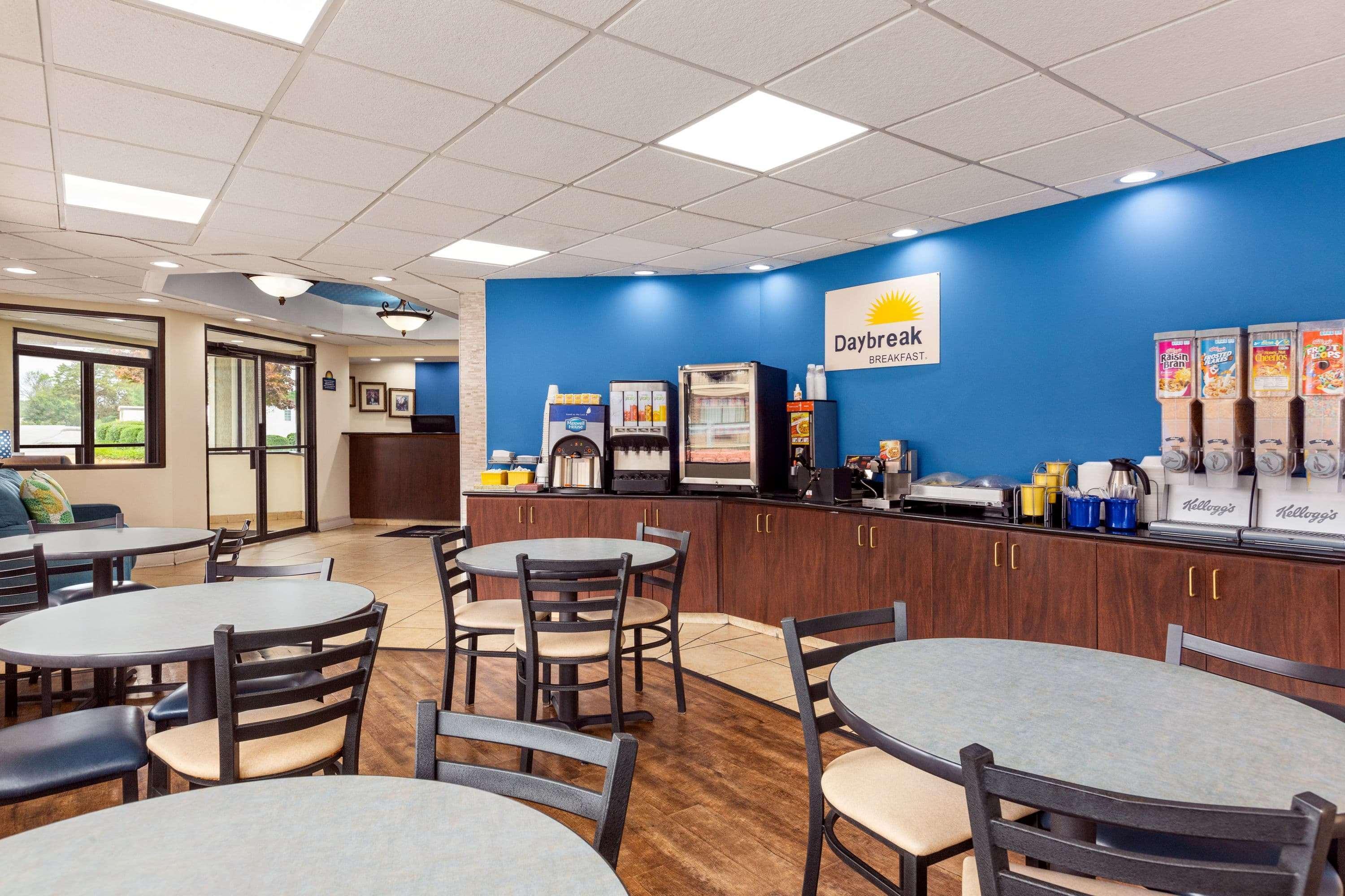 Days Inn By Wyndham Weldon Roanoke Rapids Buitenkant foto
