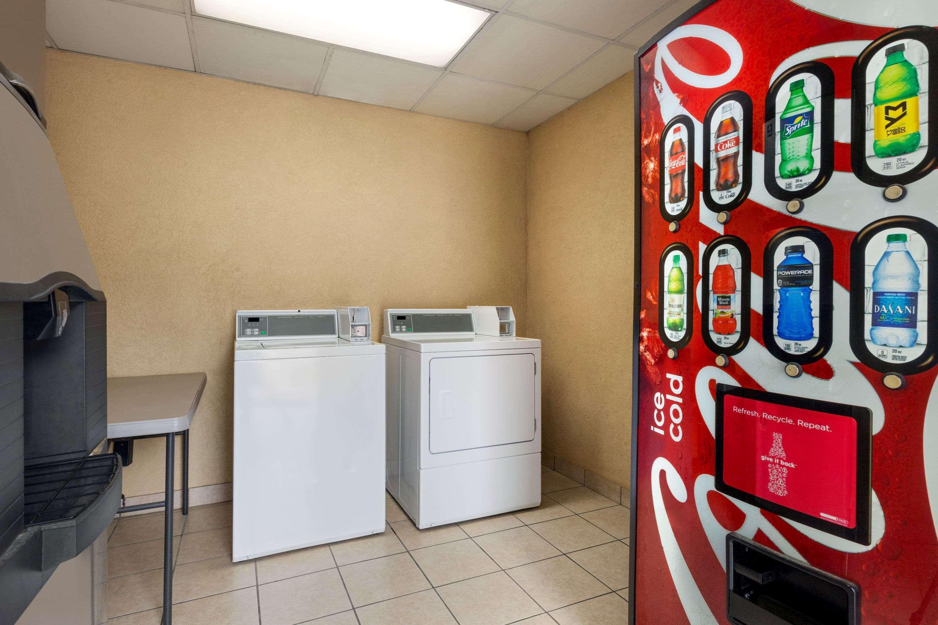 Days Inn By Wyndham Weldon Roanoke Rapids Buitenkant foto