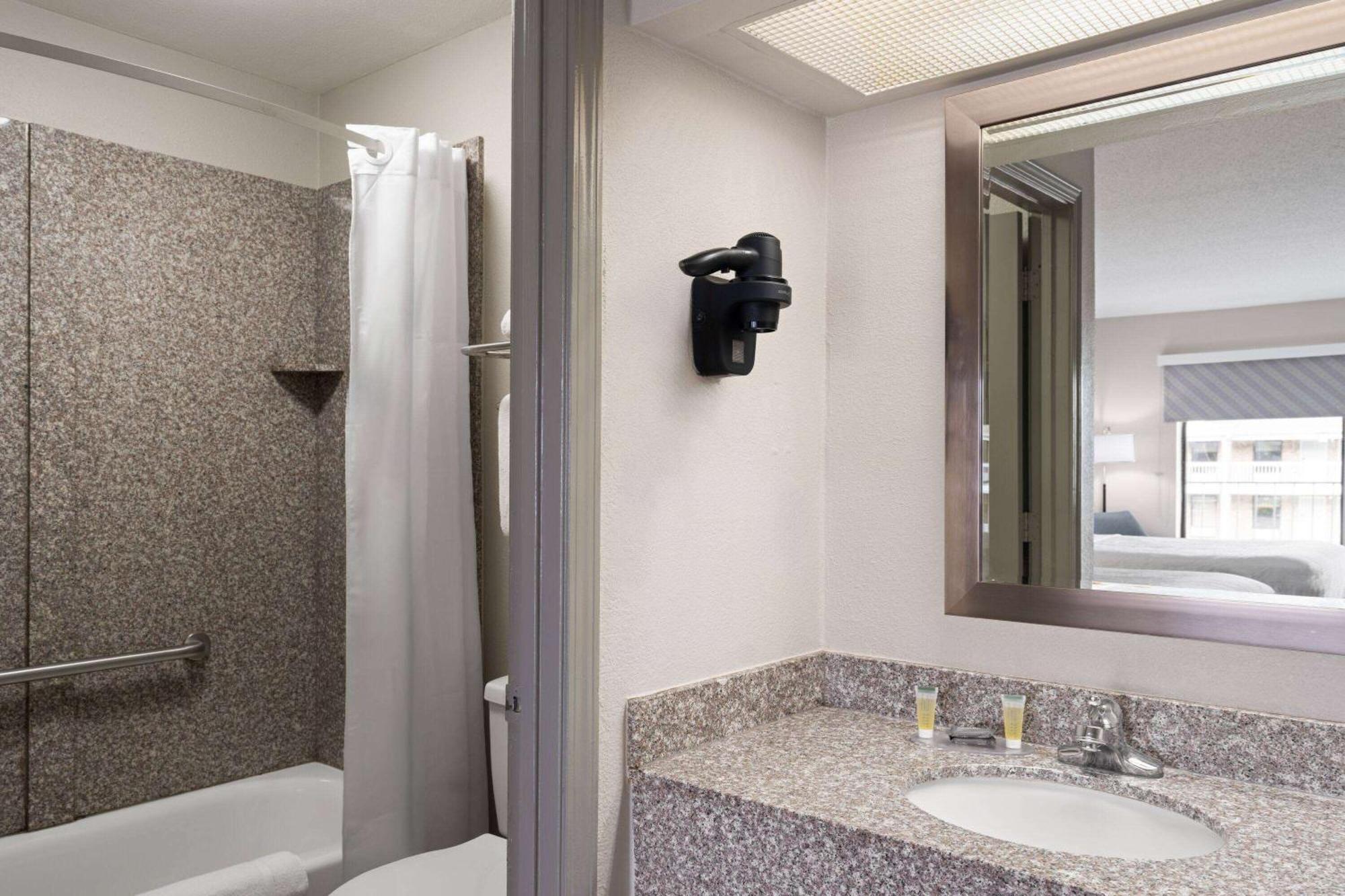 Days Inn By Wyndham Weldon Roanoke Rapids Buitenkant foto